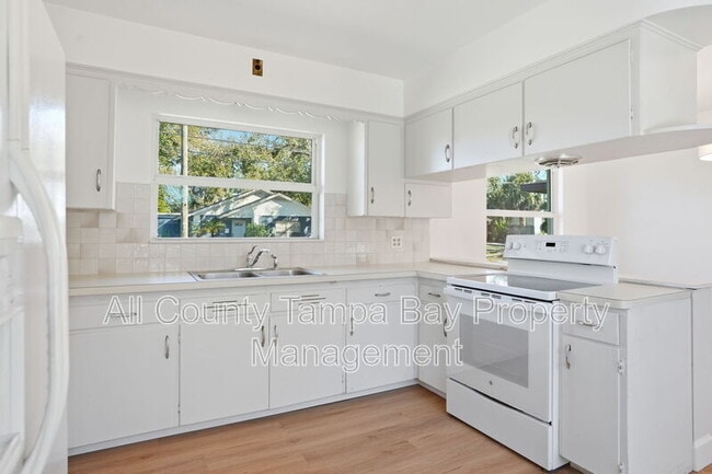 Building Photo - 2812 N Munro St