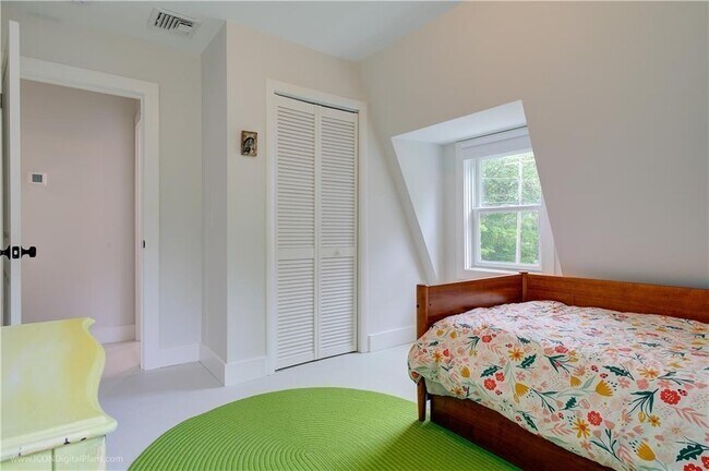 Building Photo - 59 Melrose Ave