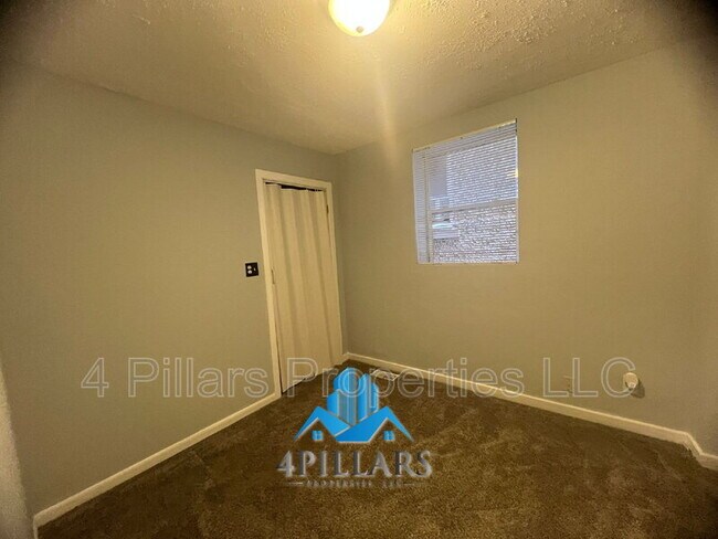 Building Photo - 1311 E Columbus Dr