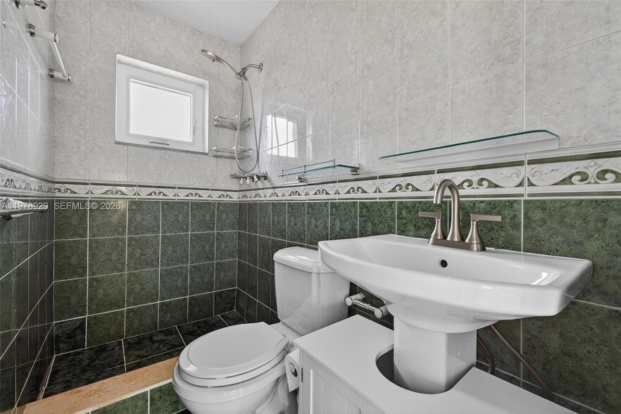 Building Photo - 1470 N Treasure Dr