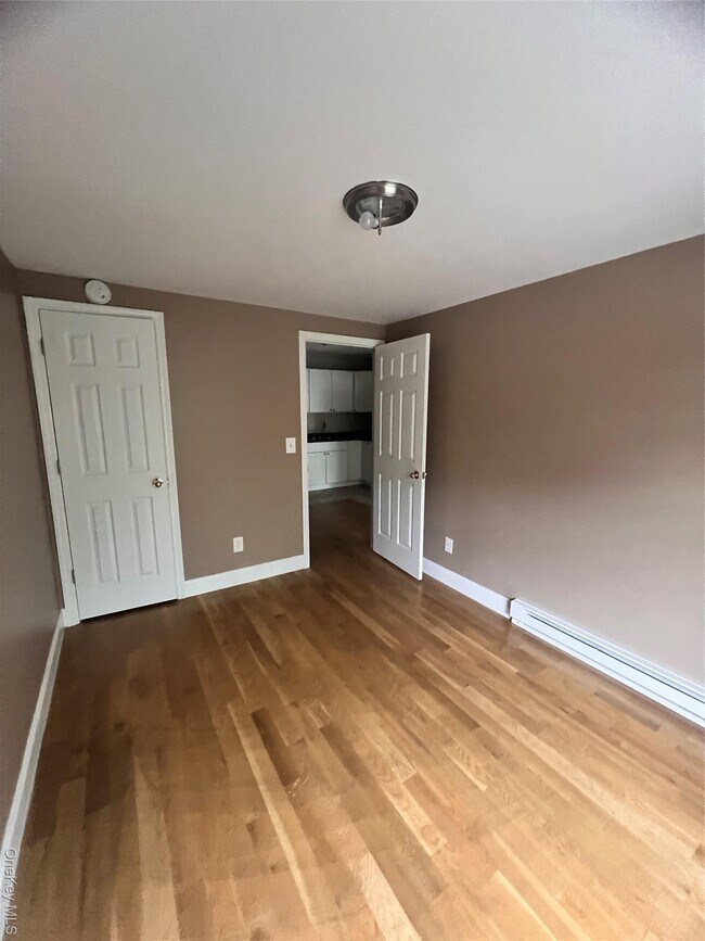 Building Photo - 2 Morris Ave