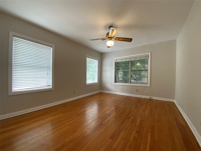 Building Photo - 2327 Branard St