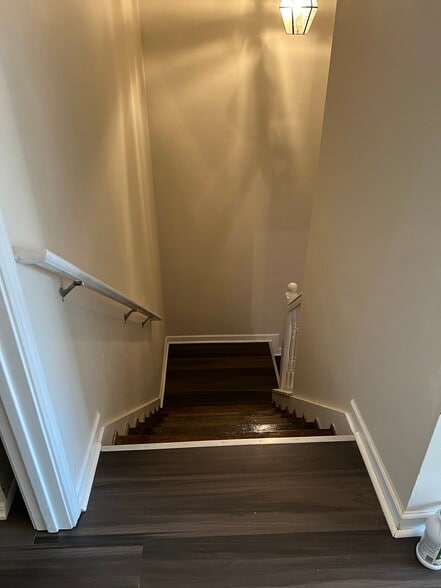 Building Photo - 827 Hannah Ct