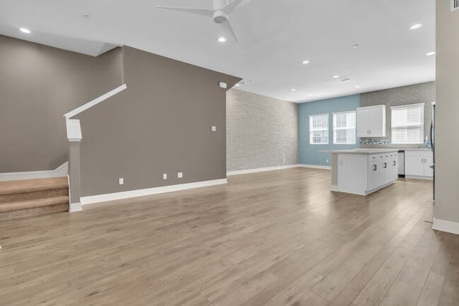 Building Photo - 945 E Mason Ln