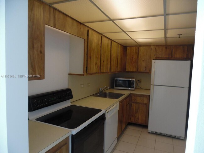 Building Photo - 20505 E Country Club Dr