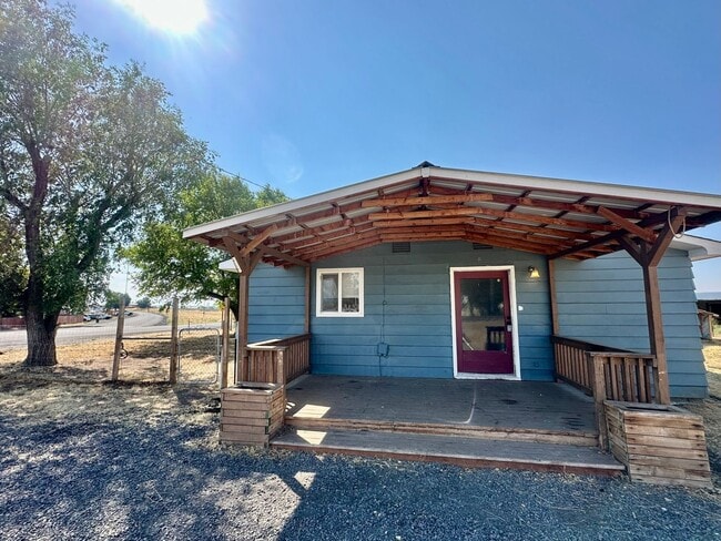 Building Photo - Nice home for rent in Metolius!