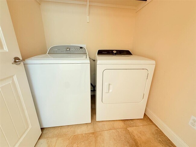 Building Photo - 2505 Amur Dr