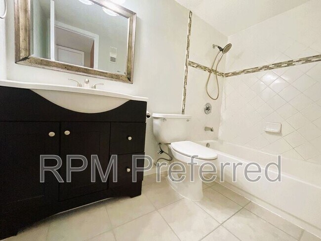 Building Photo - 2800 Jeanetta St