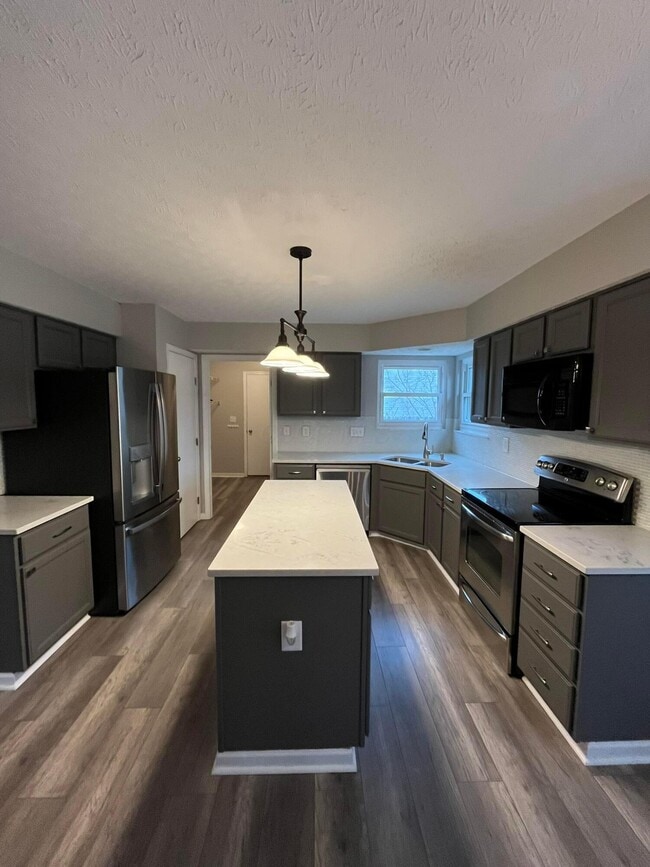 Building Photo - 208 Caswell Dr