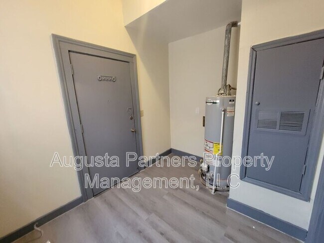 Building Photo - 508 3rd St