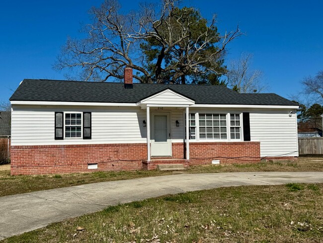 Primary Photo - Renovated 2 Bedroom House