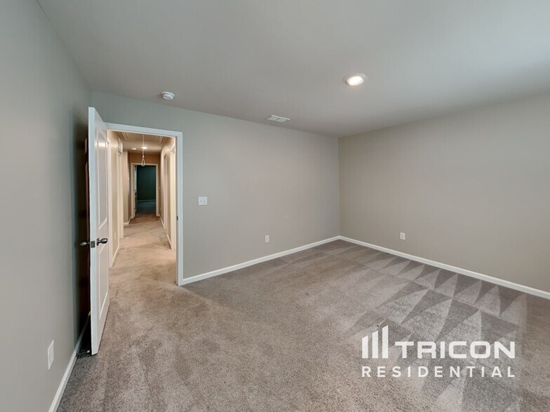 Building Photo - 127 Brentwood Dr