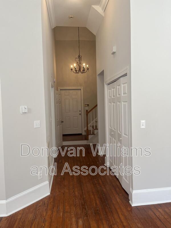 Building Photo - 135 E Wilson Ave