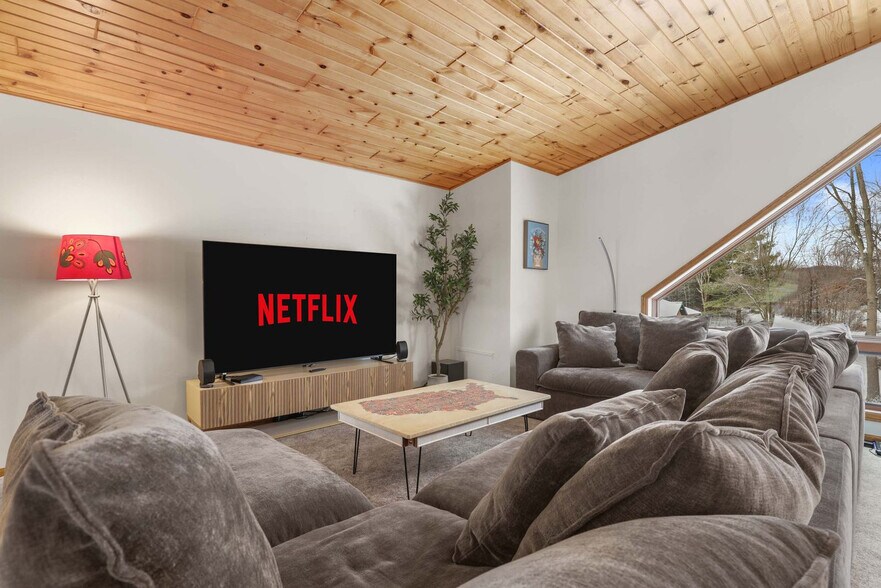 Building Photo - 222 Grouse Dr