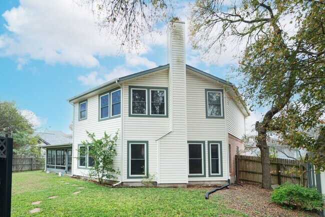 Building Photo - Beautiful corner lot move in ready!