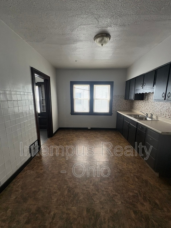 Building Photo - 4072 E 139th St