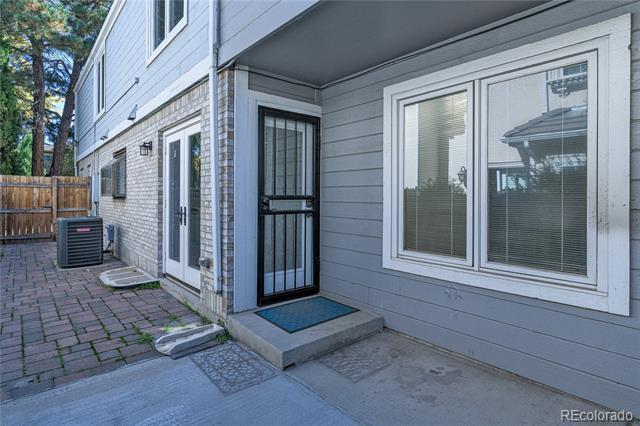 Building Photo - 541 Monroe St