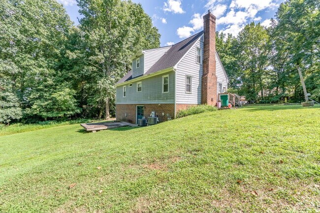 Building Photo - 9395 Blacksmith Dr