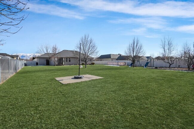 Building Photo - 956 S 1525 W