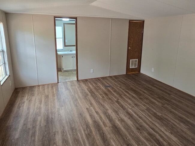 Building Photo - 518 Shirley Dr