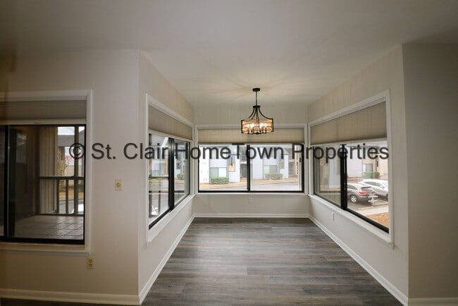 Building Photo - Upstairs Unit on Logan Martin Lake