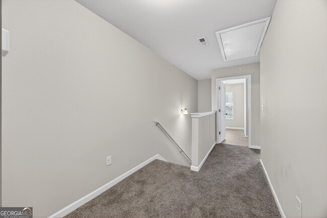 Building Photo - 4497 Ravenwood Dr