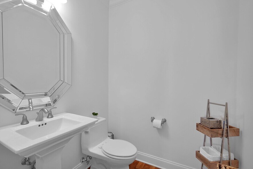 Building Photo - 400 E Bay St