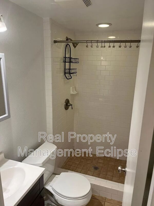 Building Photo - 4421 29th Ave W