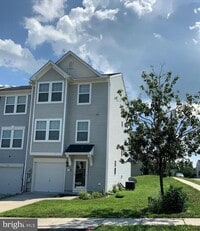 Building Photo - 8 Wayside Ct