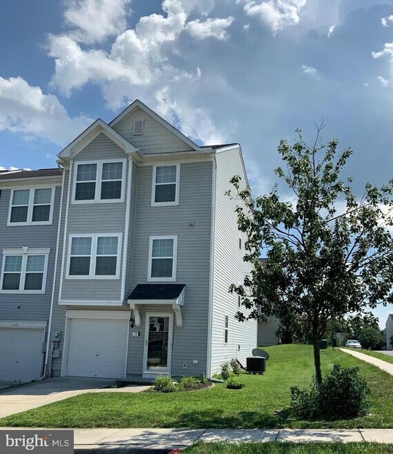 Building Photo - 8 Wayside Ct