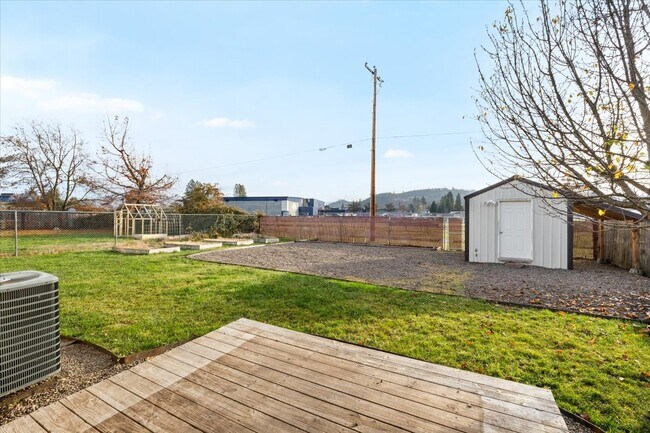 Building Photo - 106 N Buchanan Ave