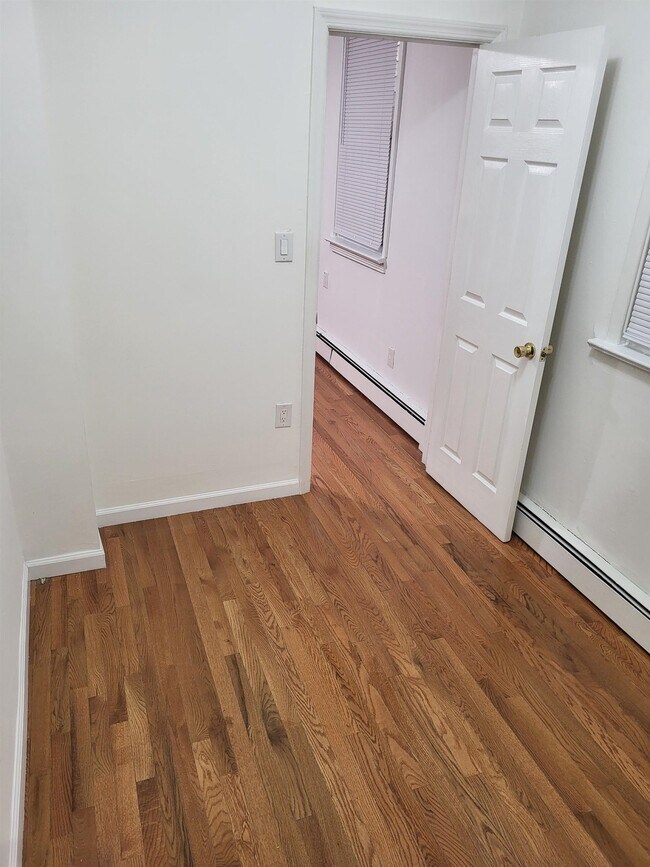 Building Photo - 89 W 21st St