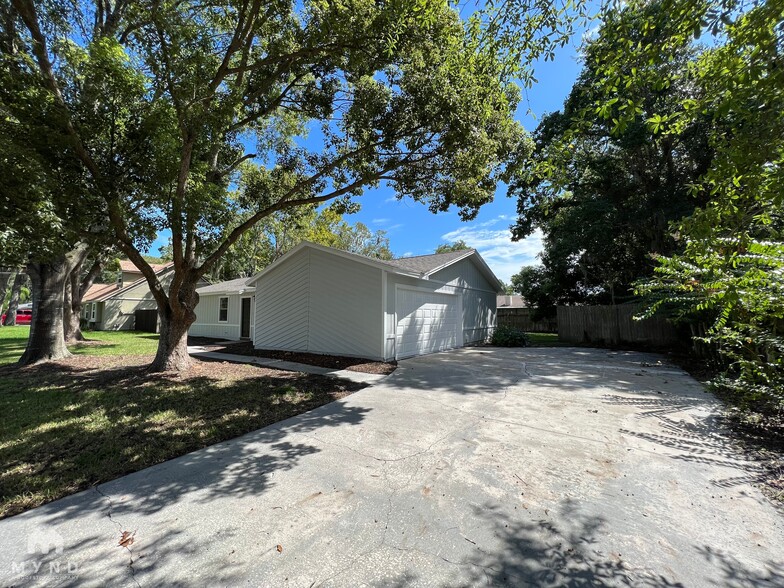 Building Photo - 10731 Appaloosa Dr