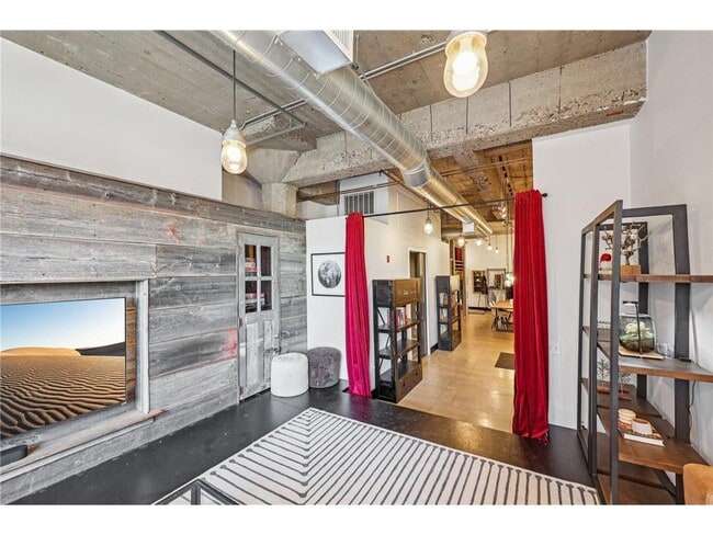 Building Photo - 718 N Washington Ave