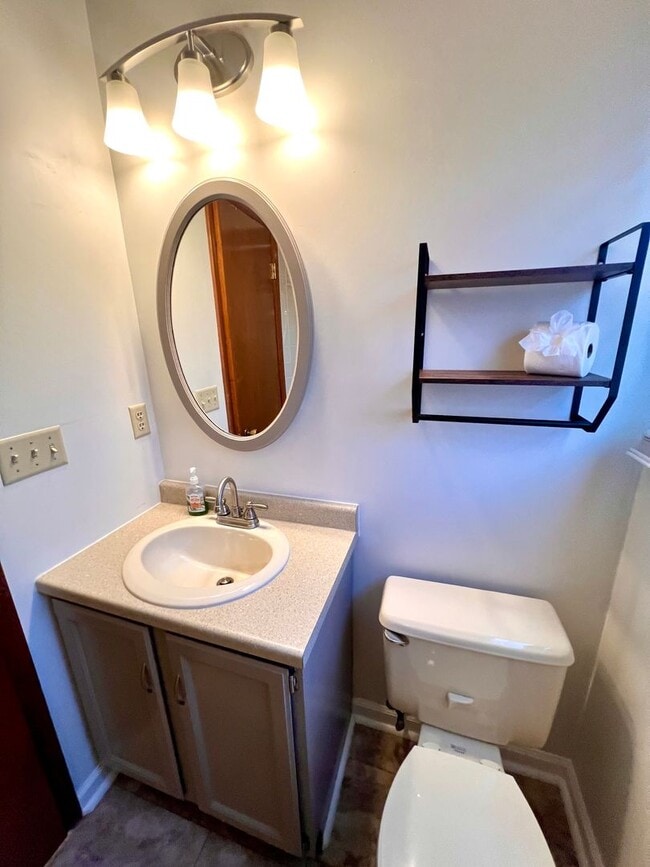 Building Photo - Apple Hill Community - 3 Bedroom 2 Bathroom - Beautiful Home for Rent!