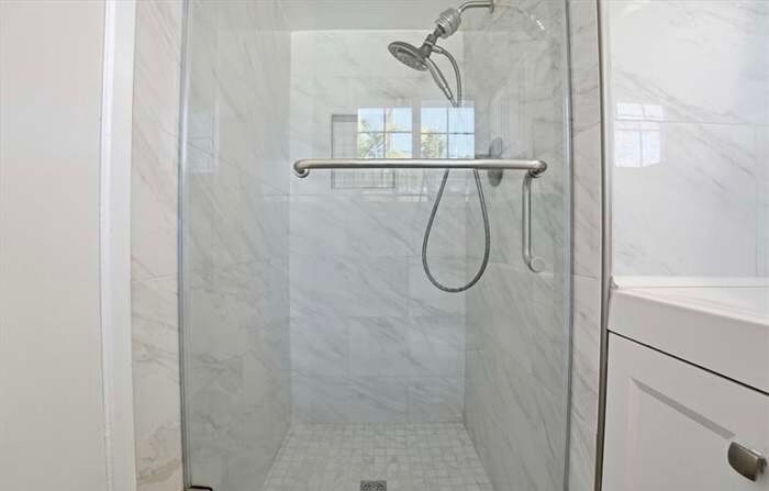 Building Photo - 10380 Hole Ave