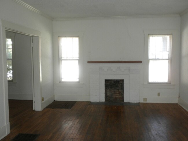 Building Photo - East Campus- 3 Bedroom Home