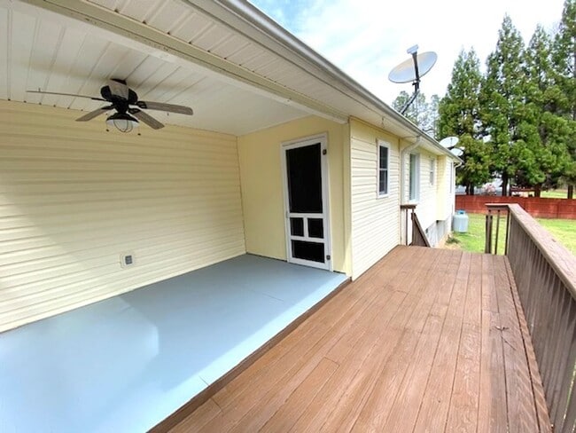 Building Photo - Great Neighborhood close to the Equestrian...