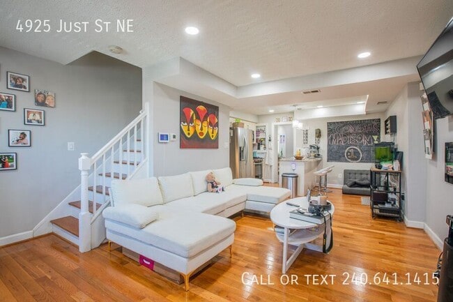 Building Photo - 4925 Just St NE