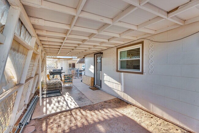 Building Photo - 170 S Grand Dr