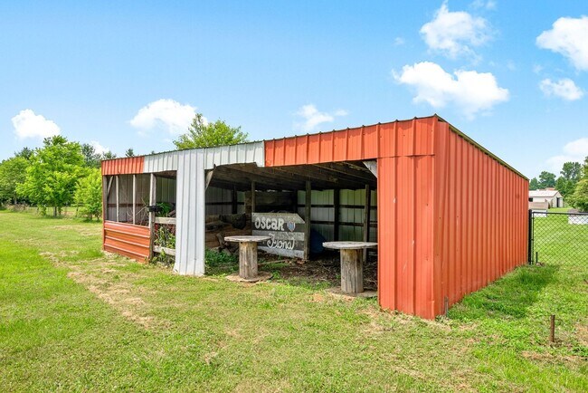 Building Photo - 1 Level Ranch Sitting on 3 Acres- Close to...
