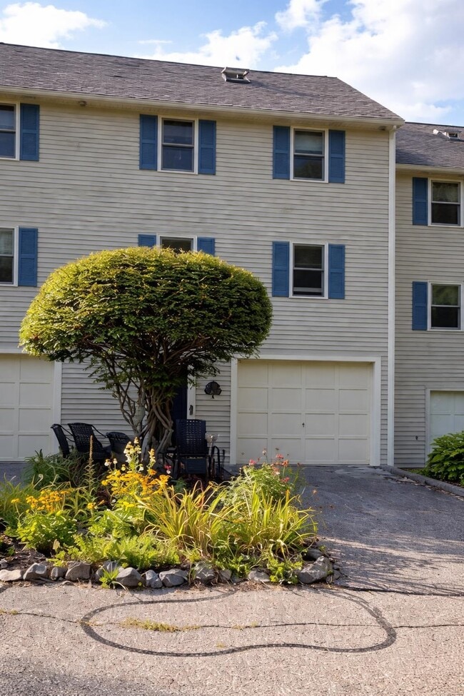 Building Photo - 51 Fords Landing Dr