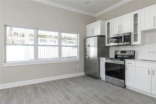 Building Photo - 114 8th Ave N