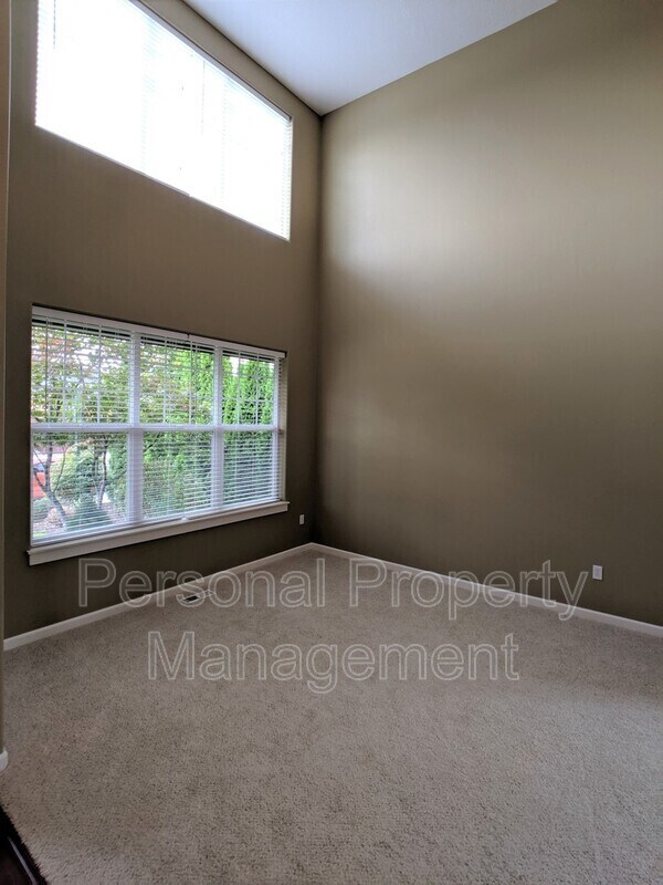 Building Photo - 10405 NE 98th Ave