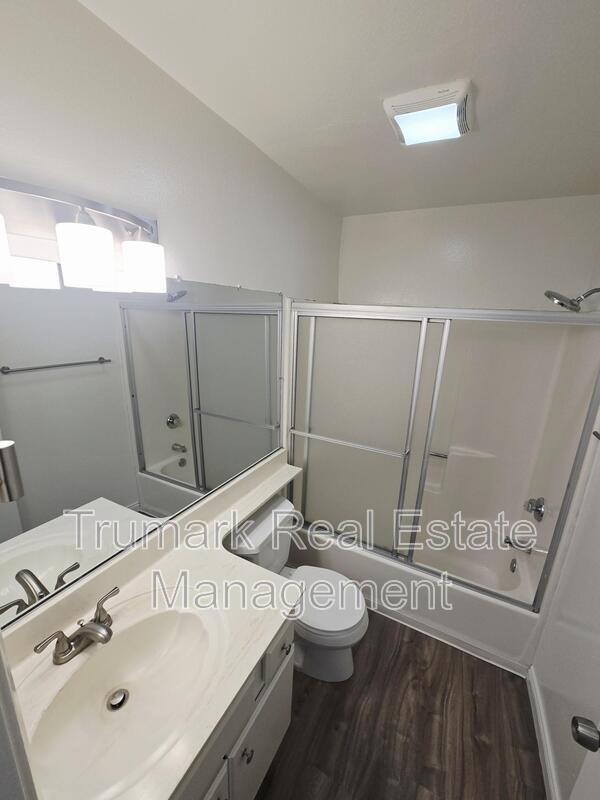 Building Photo - 553 E Orange Grove Ave