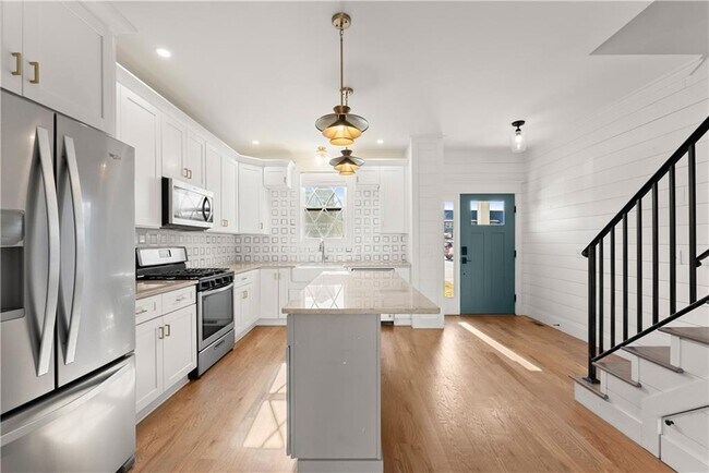 Building Photo - 35 Cottonwood St