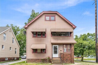 Building Photo - 954 E 239th St