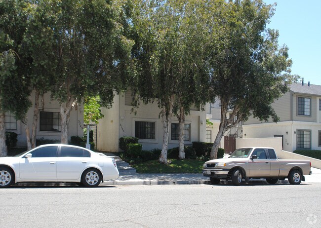 Building Photo - 3745 Grim Ave