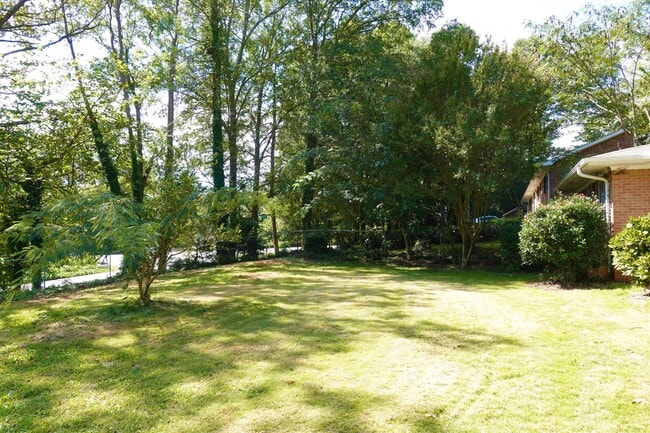 Building Photo - 104 Vanderbilt Rd