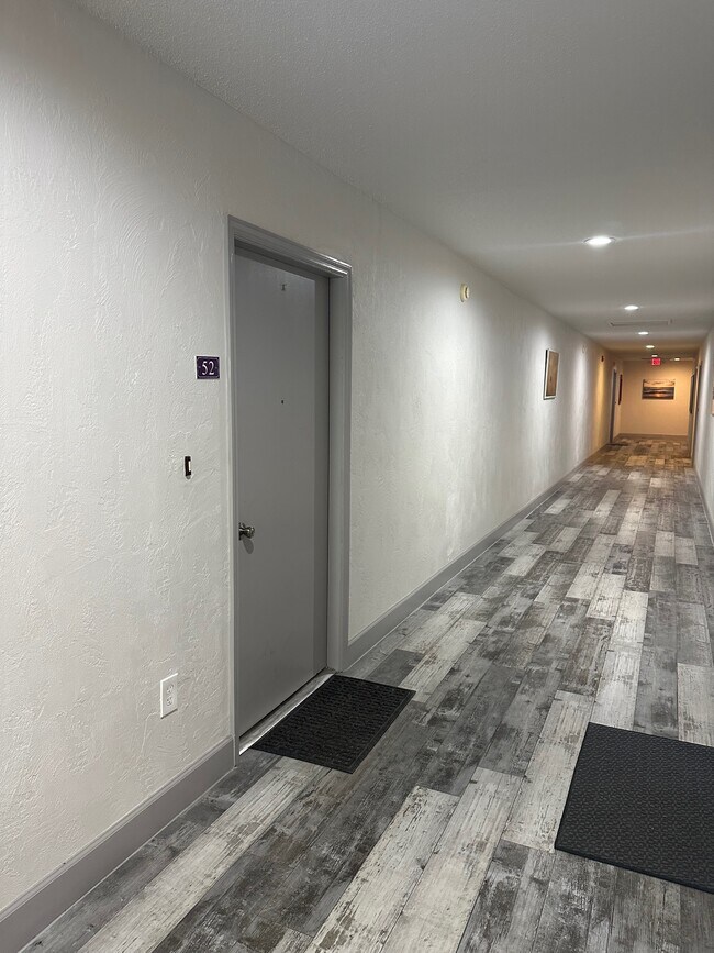Building Photo - 3800 Saxon Dr